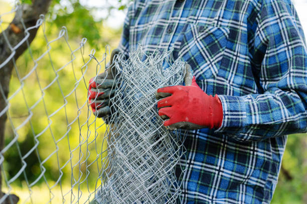 This is a fence contractor located in Austin, Texas, offering fence installation and repairs for residential and commercial a